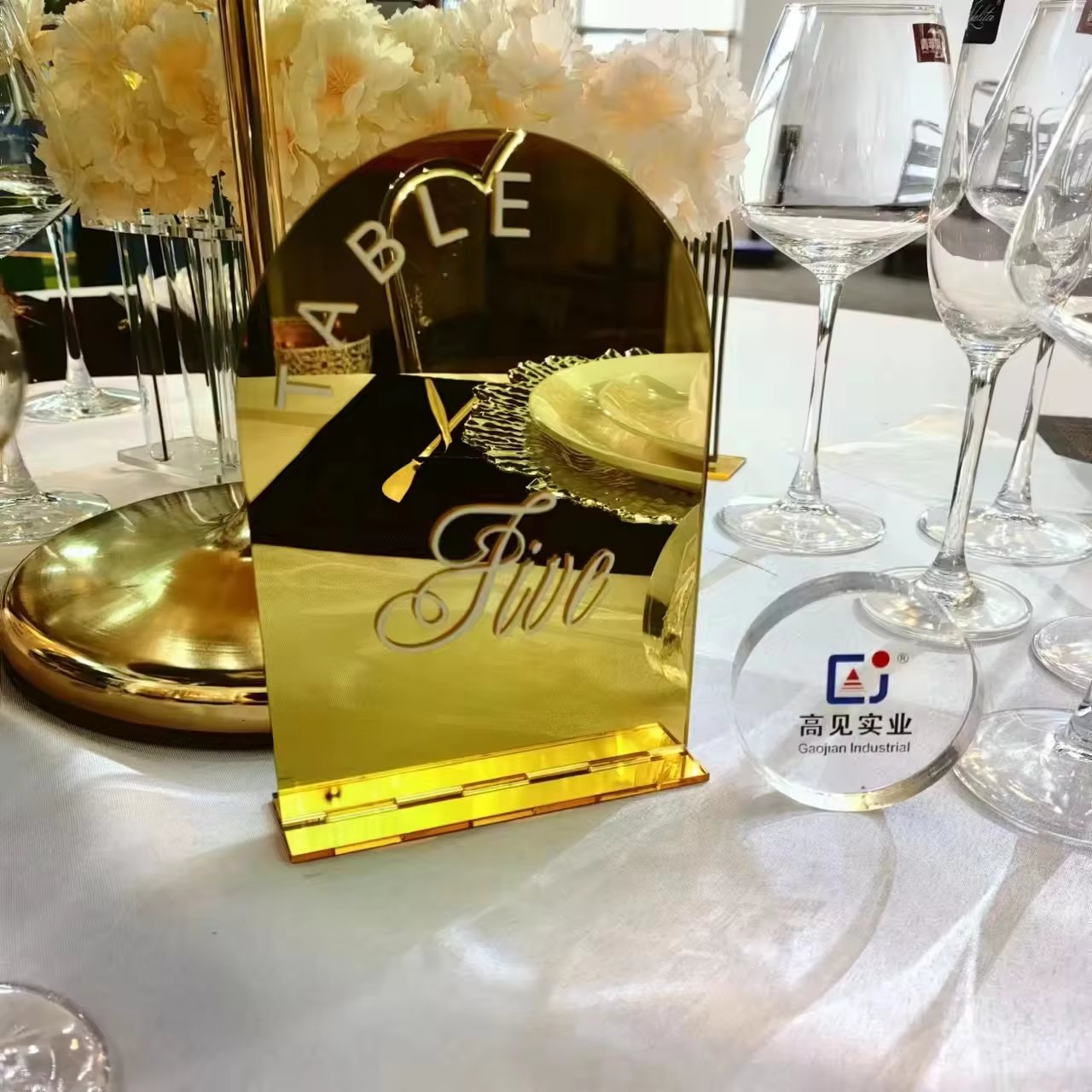 New Style Design Custom Mirror Golden Acrylic Hollow Wedding Table Number Place Card For Wedding Party Decoration