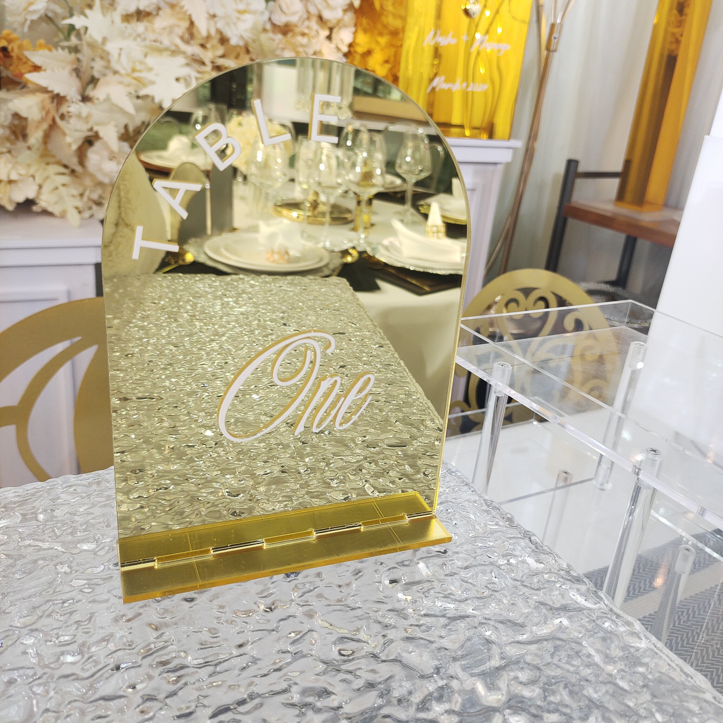 New Style Design Custom Mirror Golden Acrylic Hollow Wedding Table Number Place Card For Wedding Party Decoration
