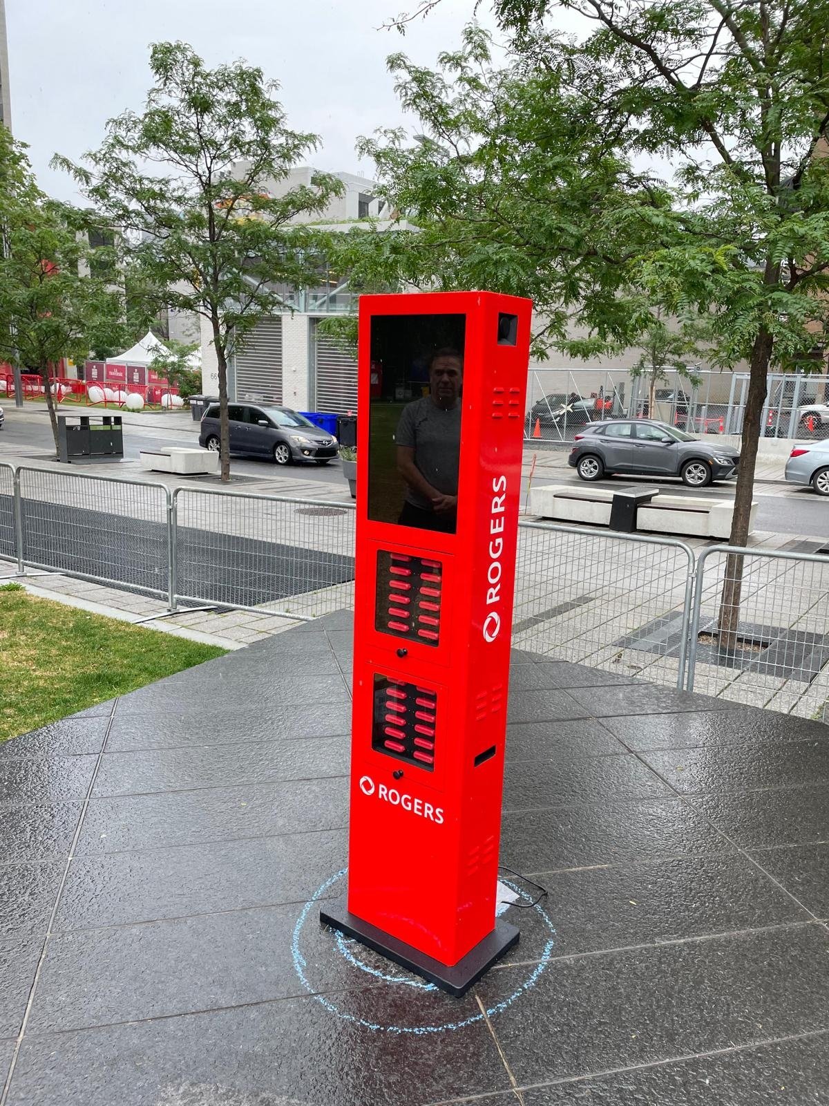 2024 Good Quality Public Place Waterproof Phone Powerbank Rent Station Rental Power Bank