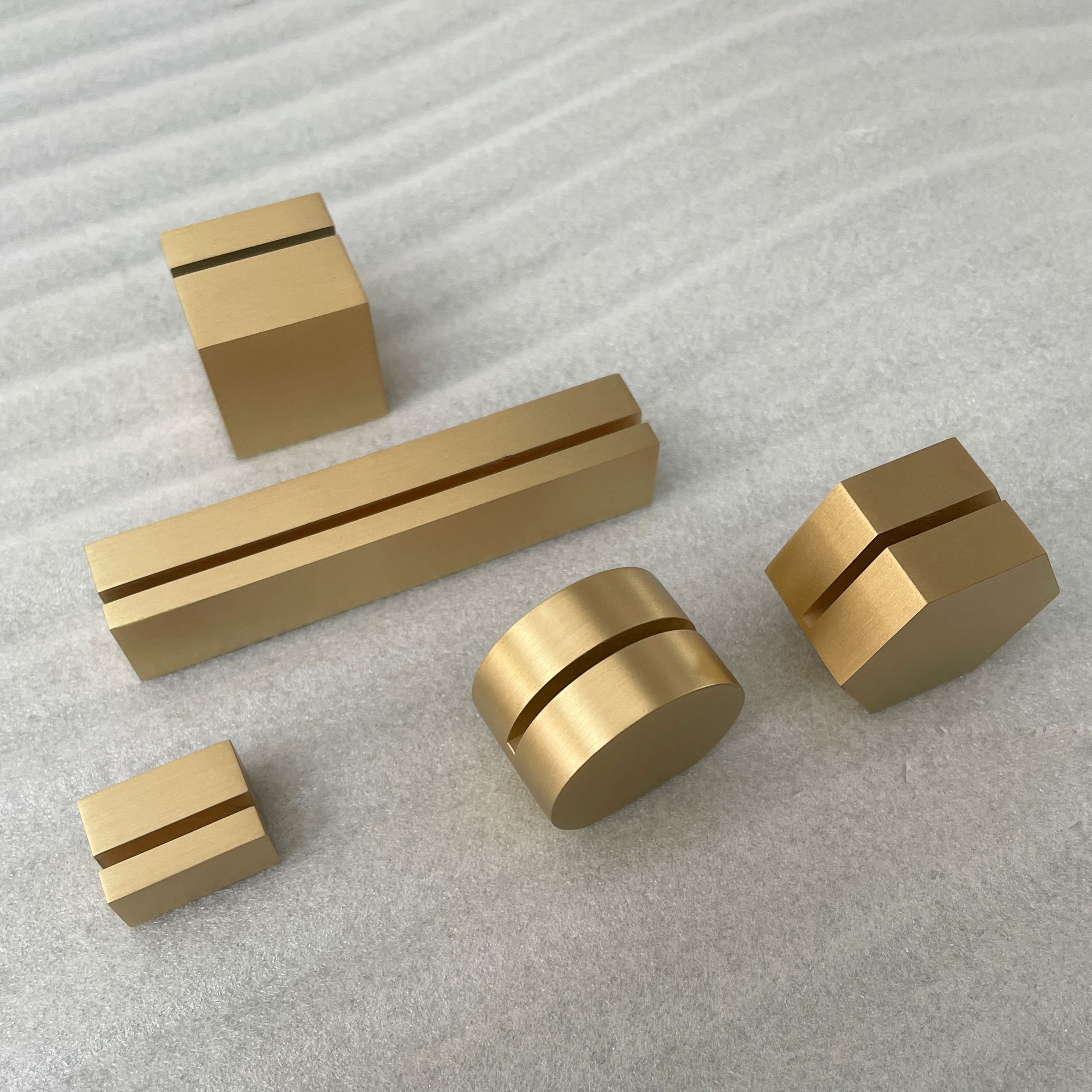 BECORA Brass Name Place Card Holders, Golden Table Number Stand Price Tag Menu Picture Holder Wedding Display Stand