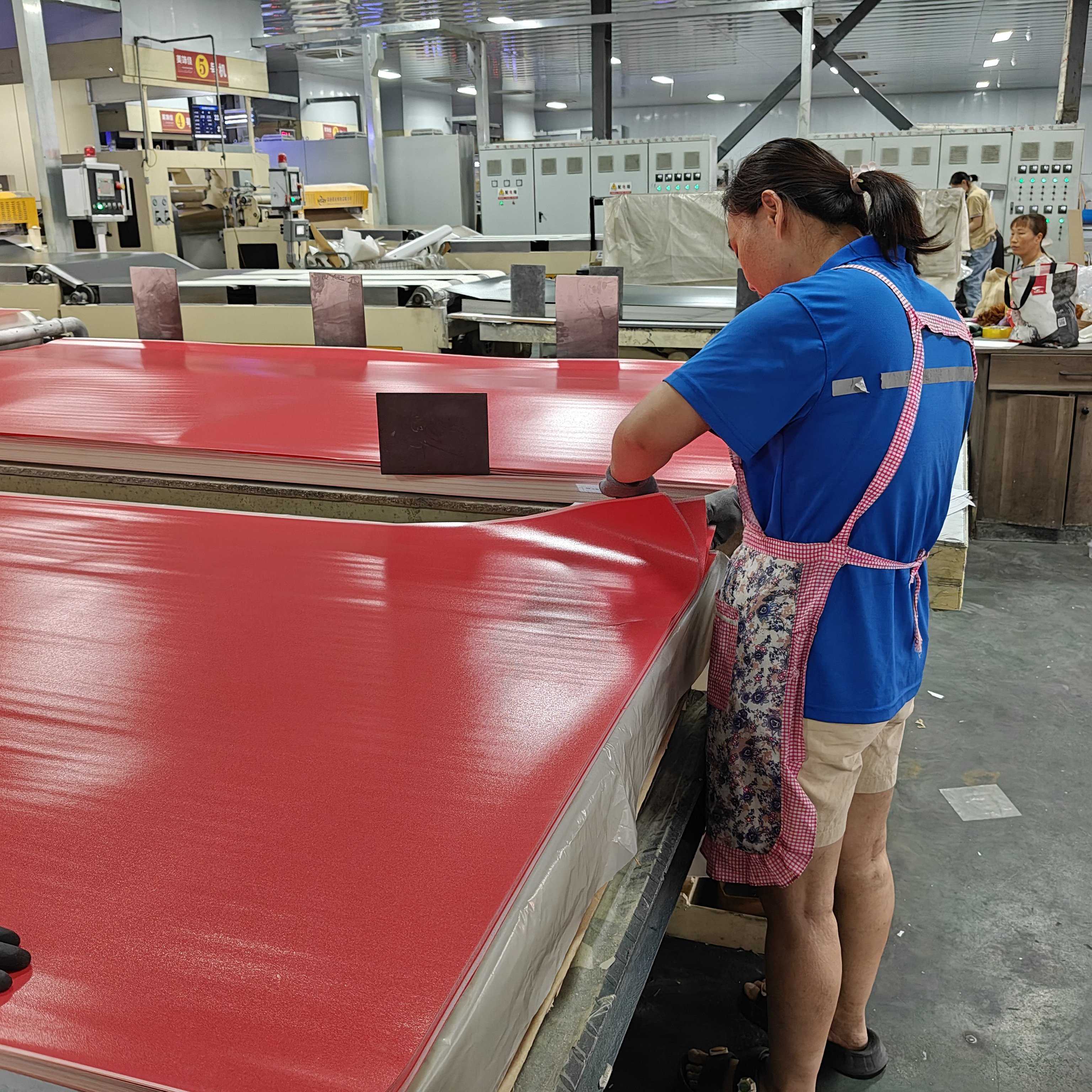 0.8mm red solid opaque decoration soft solid color mirror PVC opaque plastic film shoe handbag process