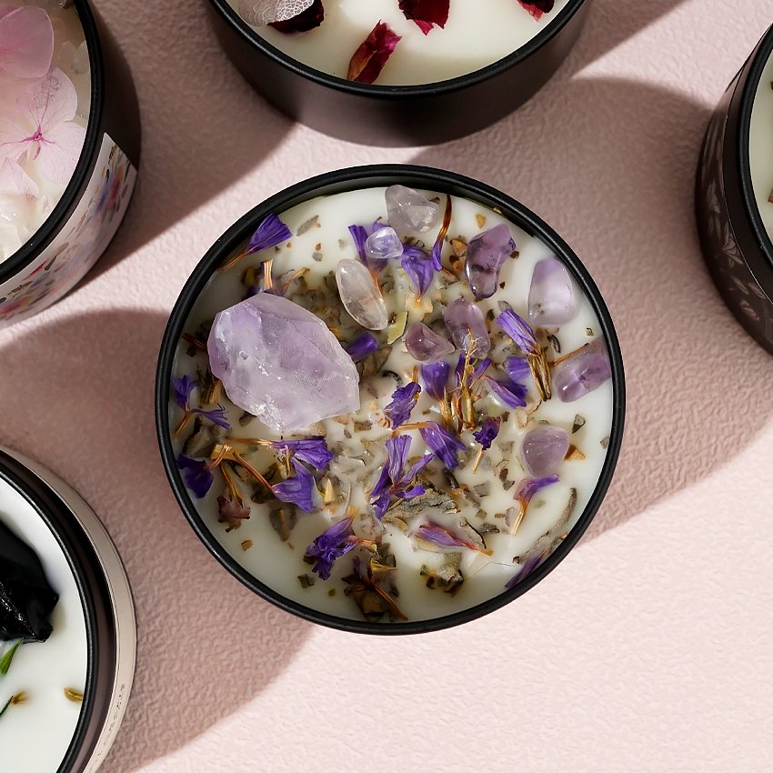 Novelty Design Wholesale Custom Dried Flower Gemstone for Gift Box Handmade Tin Candles 4oz 8oz Pure Soy Wax Scented Candles