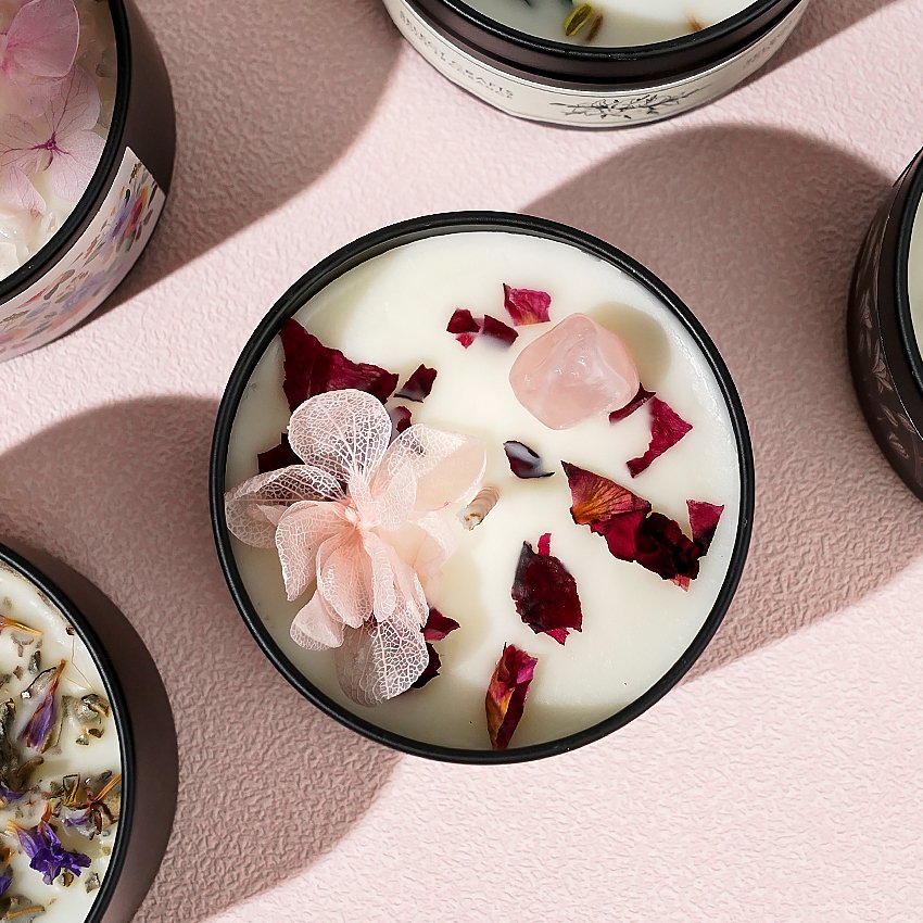 Novelty Design Wholesale Custom Dried Flower Gemstone for Gift Box Handmade Tin Candles 4oz 8oz Pure Soy Wax Scented Candles
