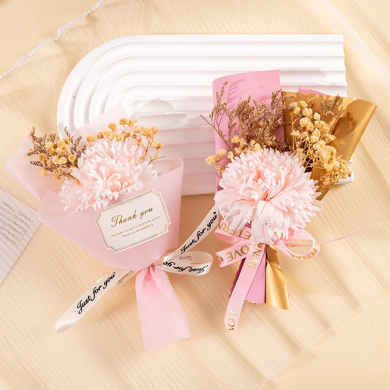 Wholesale Valentine's Day Star Dried Flower Bundle Mini Soap Flower Wedding Gift for Mother's Day