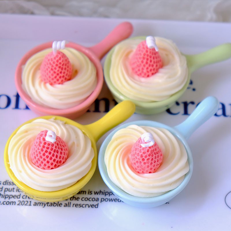 Cute Strawberry Cake Aromatherapy Scented Candle Smokeless Cup Wax Souvenir Holiday Gift