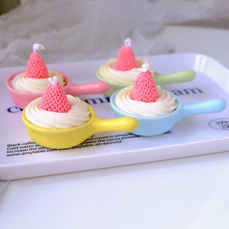 Cute Strawberry Cake Aromatherapy Scented Candle Smokeless Cup Wax Souvenir Holiday Gift