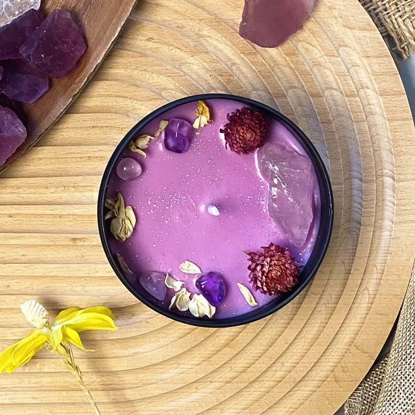 Black Tins Purple Soy Wax Crystal Stones Scented Candle with Dried Flower