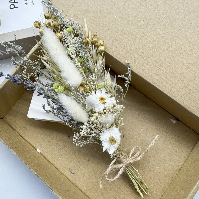 Wholesale Hot Selling Natural Dried Flowers Arrangement Mini Flowers Bouquet Wedding Christmas Valentine's Day gifting Small