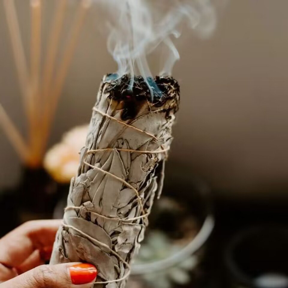 Organic California White Sage Smudge Sticks Palo Santo Dragon Blood Sage Incense Cone Smudging Kit For Cleansing & Protection