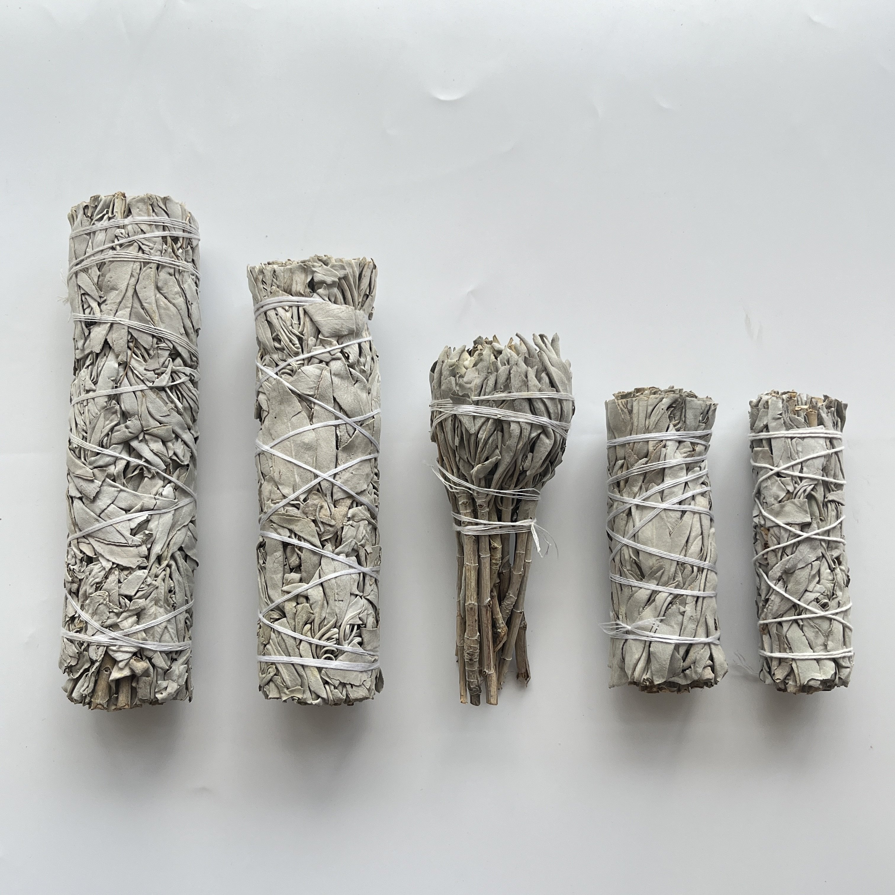 Organic California White Sage Smudge Sticks Palo Santo Dragon Blood Sage Incense Cone Smudging Kit For Cleansing & Protection