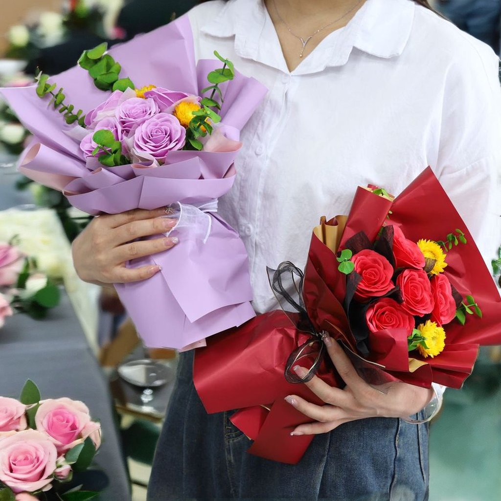 Customized Factory Supply Wholesale Artificial Soap Flower Bouquets Dried Preserved Flowers for Christmas Graduation Occasions