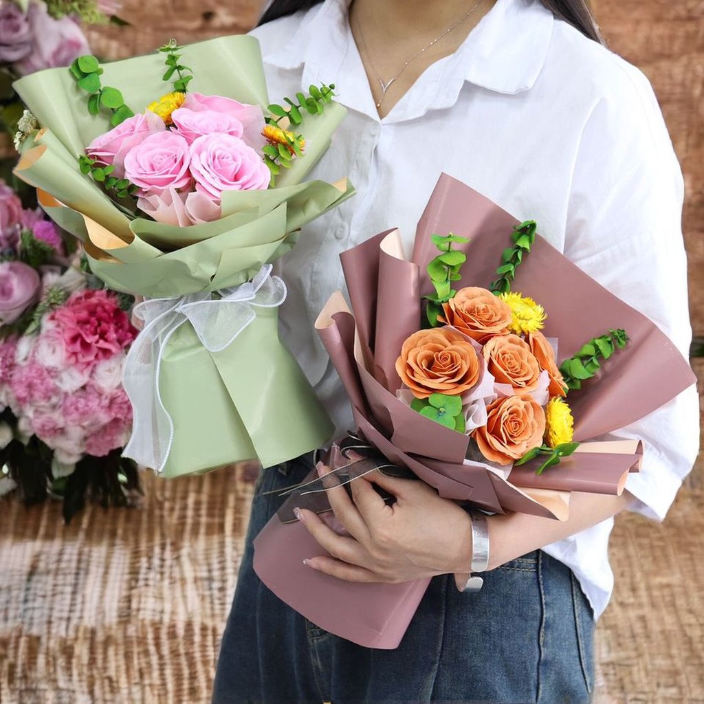 Customized Factory Supply Wholesale Artificial Soap Flower Bouquets Dried Preserved Flowers for Christmas Graduation Occasions