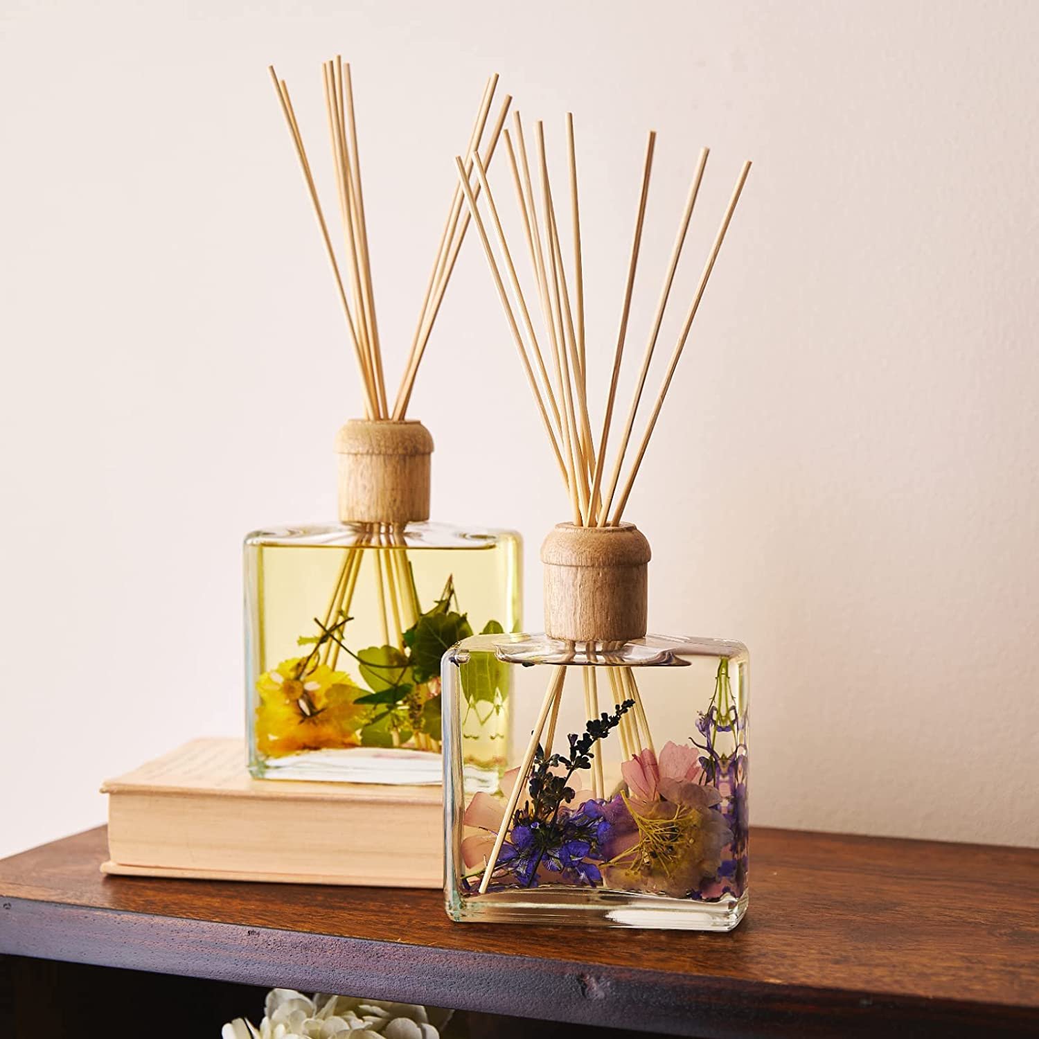 Wholesale natural plant dried flower fragrance oil essential diffuser glass aroma fragrance fire free liquid reed diffuser set