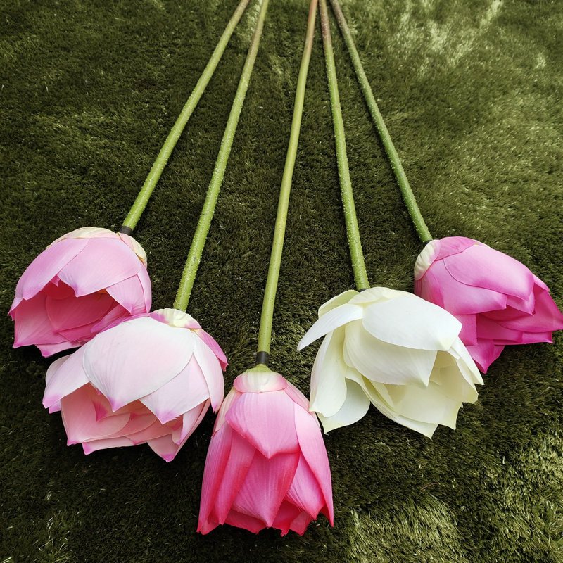 Hot New Flowers: Artificial Lotus Flowers Bouquet - Natural Blossom in the Bedroom