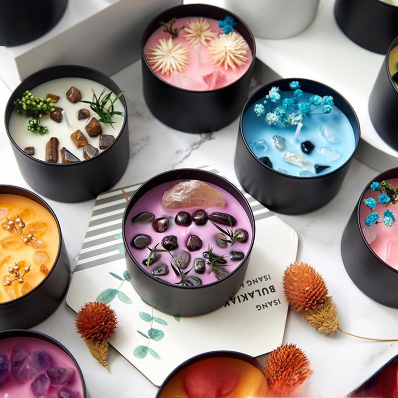Hot Selling Luxury Aromatherapy Candles Black Tin Dried Flowers Soy Wax Clear Quartz Crystals Custom Christmas Holidays Bars