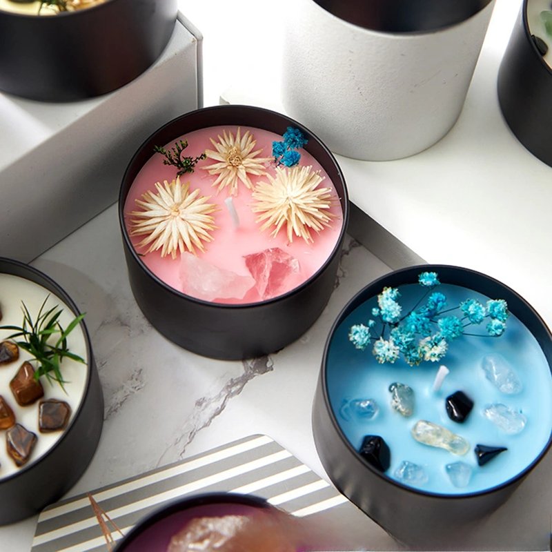 Hot Selling Luxury Aromatherapy Candles Black Tin Dried Flowers Soy Wax Clear Quartz Crystals Custom Christmas Holidays Bars