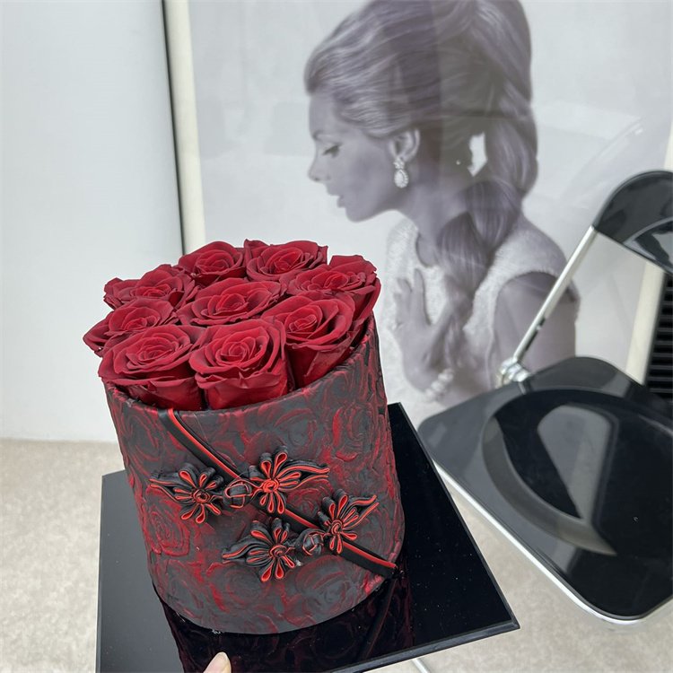 Wholesale Price Rose Bouquet Preserved Embracing Buckets Artificial Flowers Dried Flower Bouquet for Birthday Valentine's Day