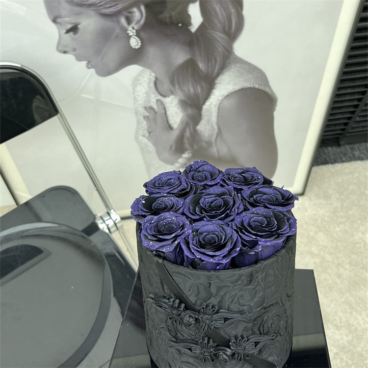 Wholesale Price Rose Bouquet Preserved Embracing Buckets Artificial Flowers Dried Flower Bouquet for Birthday Valentine's Day