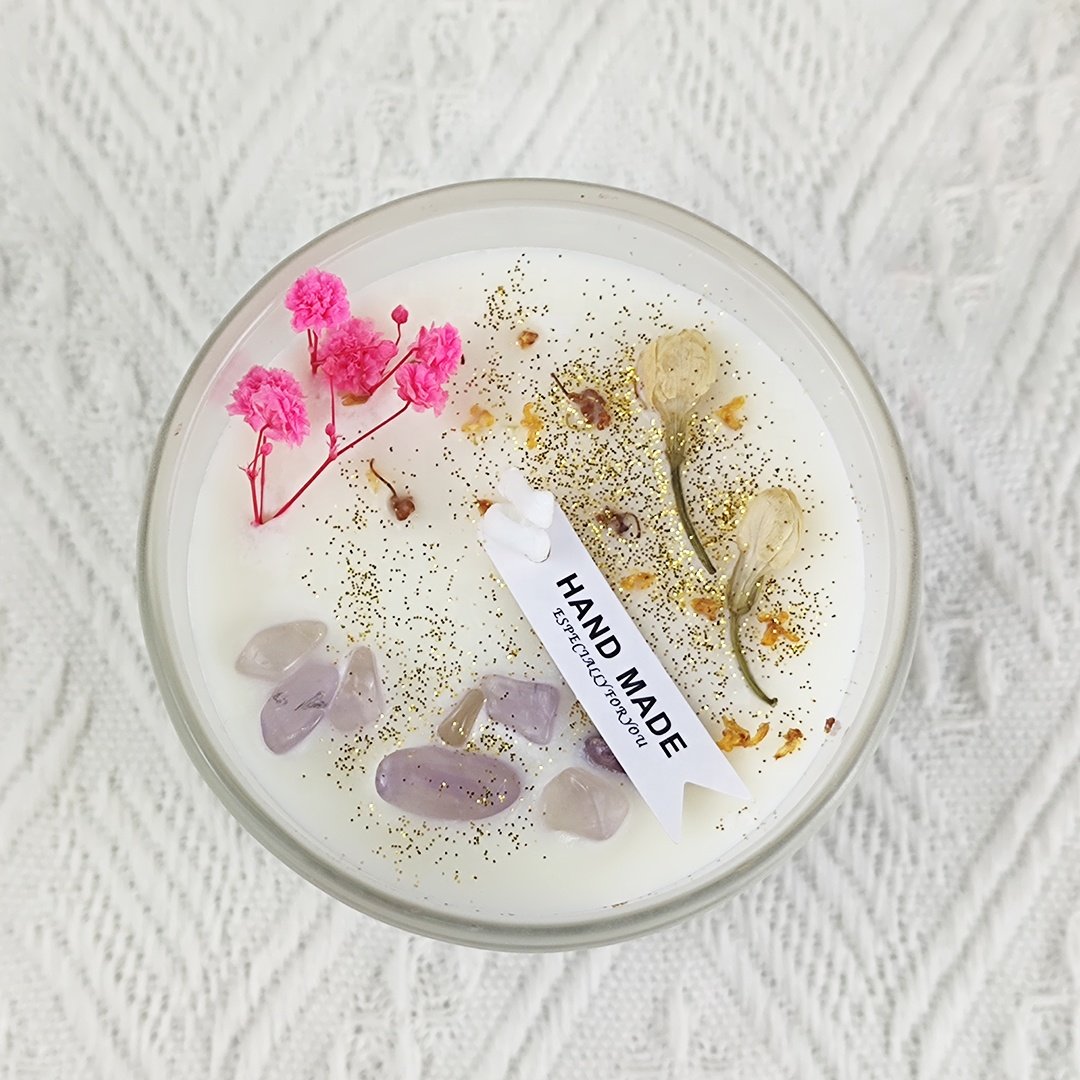 Custom hand-made dried flower scented candles Scented crystal candles in frosted glasses