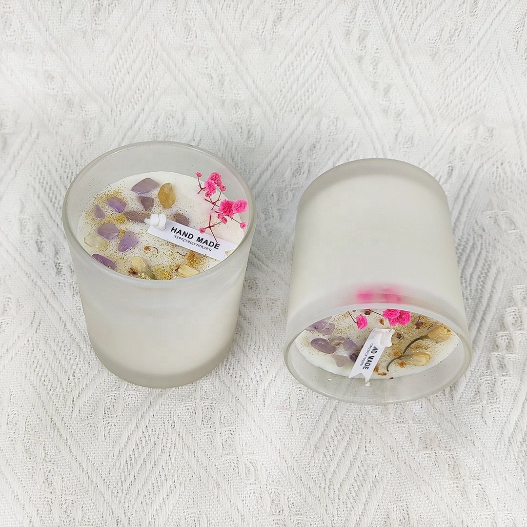 Custom hand-made dried flower scented candles Scented crystal candles in frosted glasses