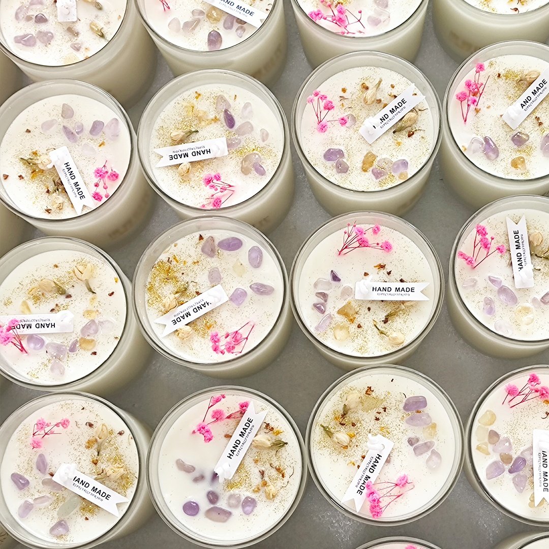 Custom Private Label Dried Flower Scented Candles in Frosted Glass Home Decoration Christmas Diwali New Year Holidays