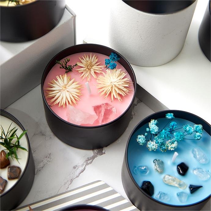Custom Exclusive Energy Crystal Scented Candle Black Tin 8OZ Dried Flower Fragrance Candles