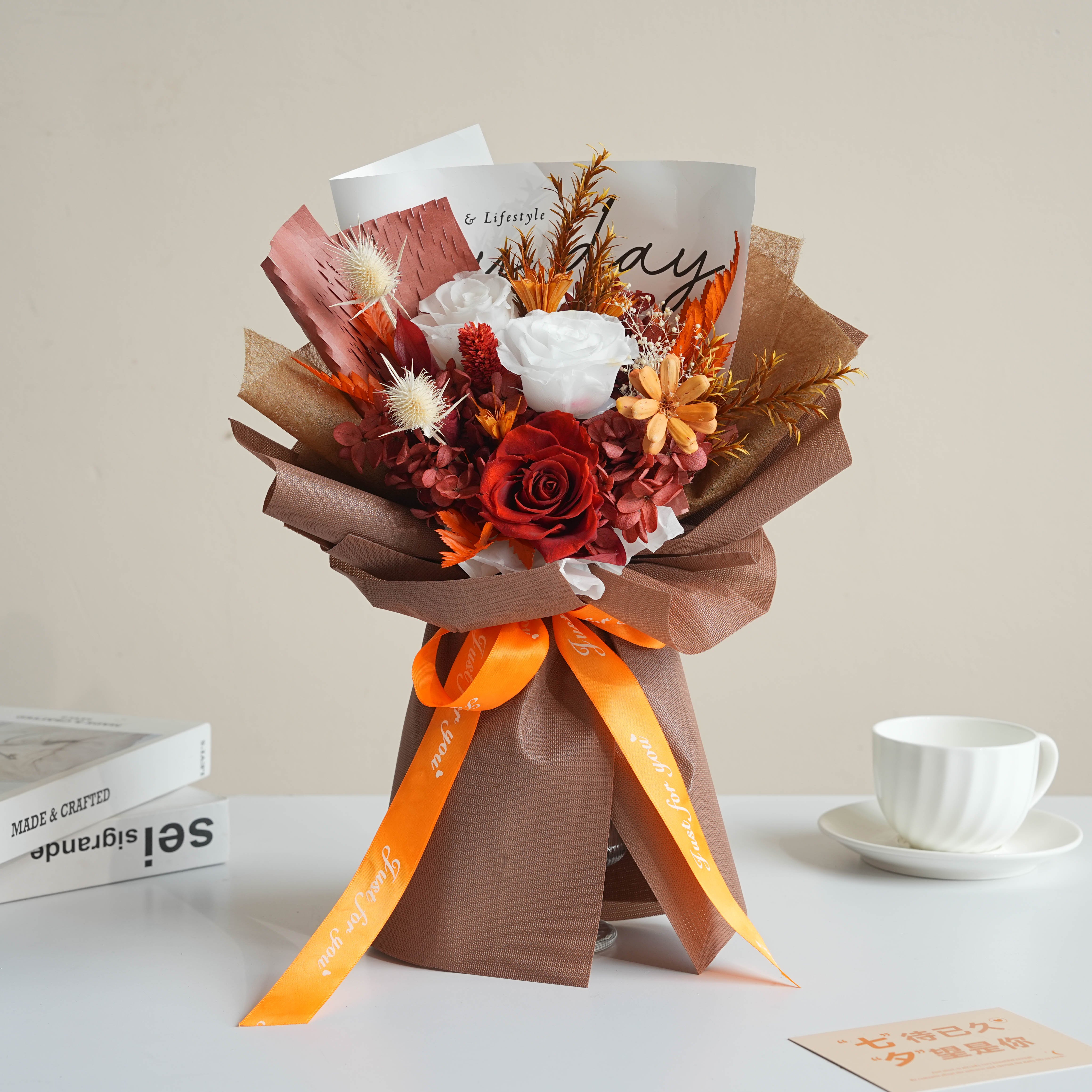 Wholesale Beautiful Eternal Dried Flower Bouquet Plants Preserved Rose Bouquet Natural Flower Gift for Mother Day