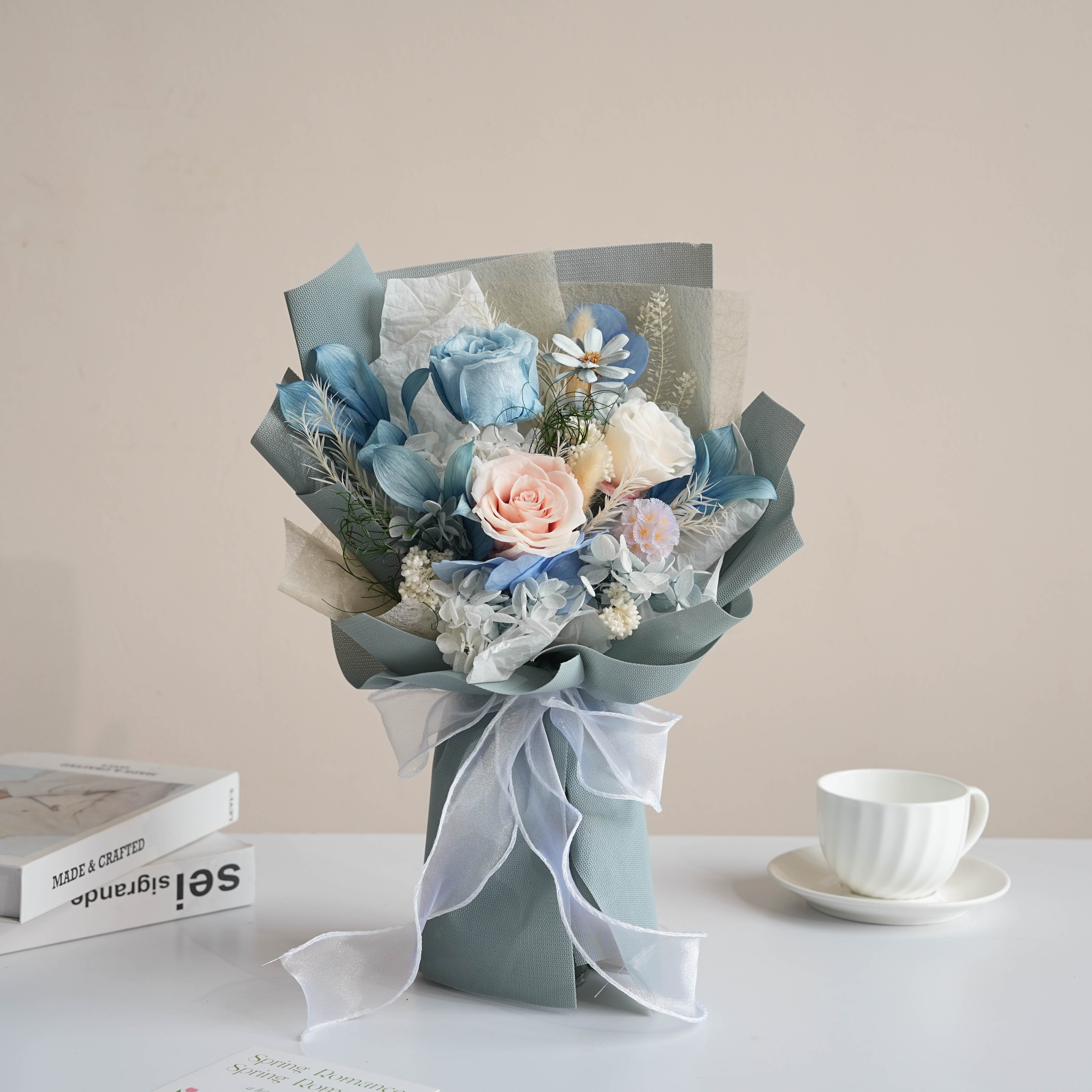 Wholesale Beautiful Eternal Dried Flower Bouquet Plants Preserved Rose Bouquet Natural Flower Gift for Mother Day