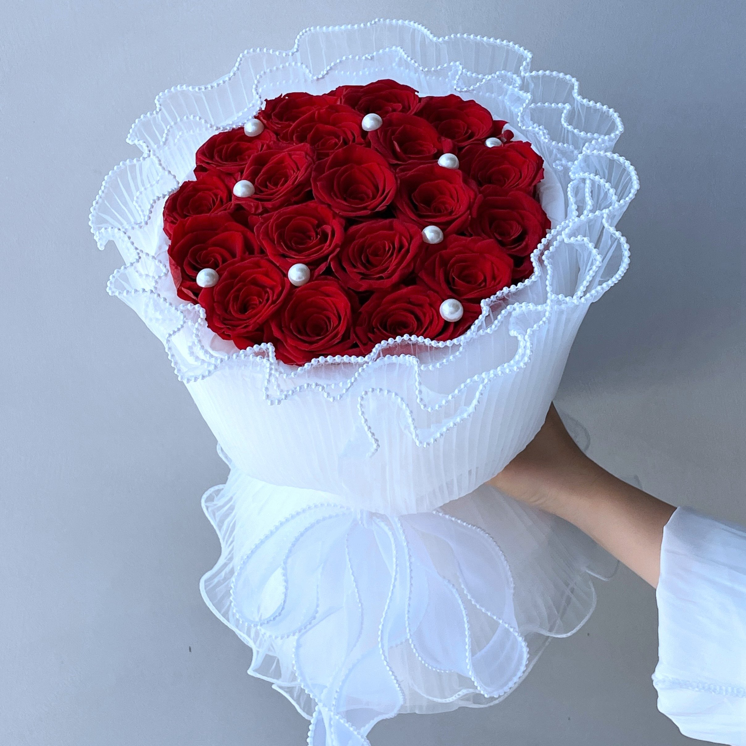 Elegant Decoration Luxurious Ornaments Flower Bouquet Eternal Rose Flower Dried Immortal Preserved Rose Bouquet in Acrylic Box