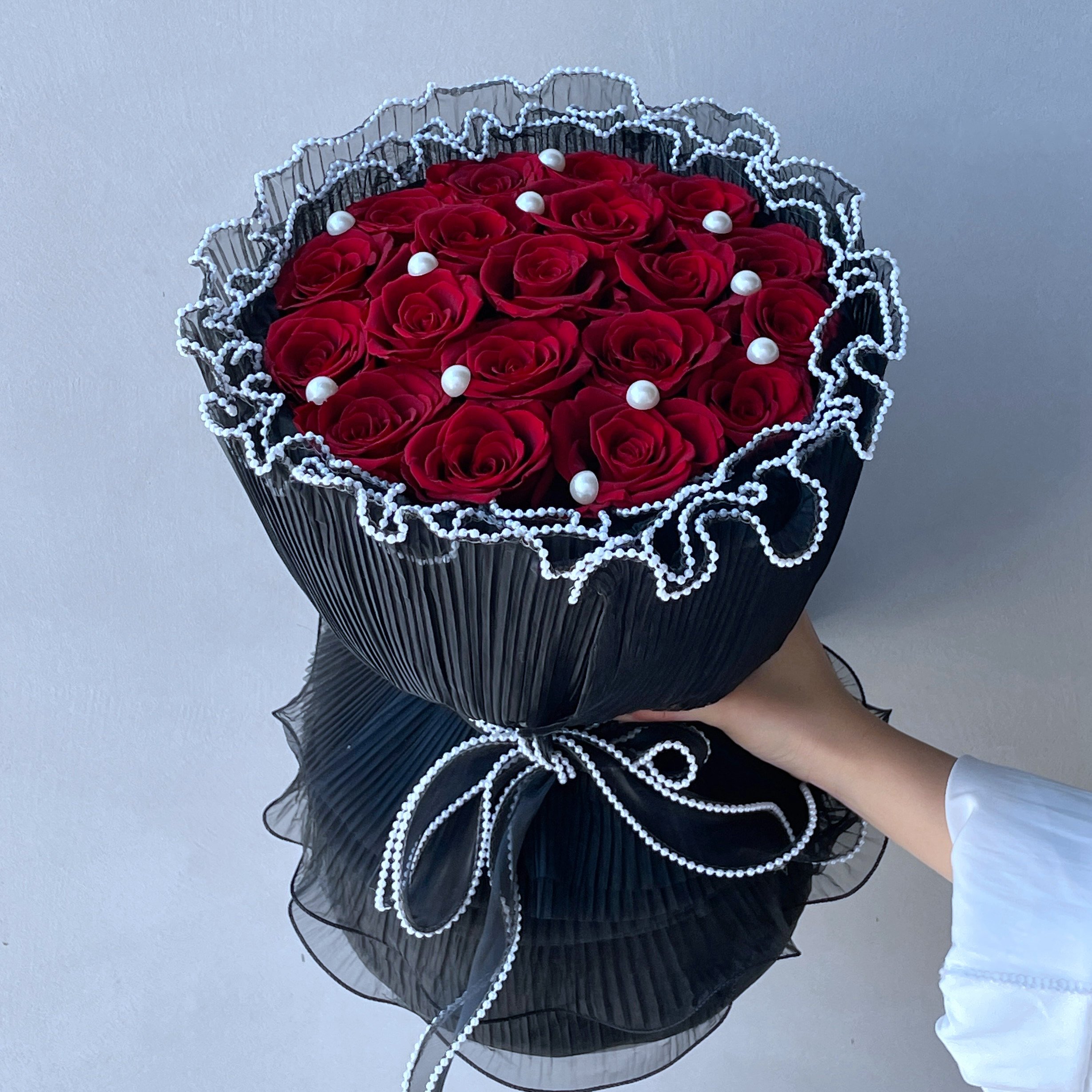 Elegant Decoration Luxurious Ornaments Flower Bouquet Eternal Rose Flower Dried Immortal Preserved Rose Bouquet in Acrylic Box