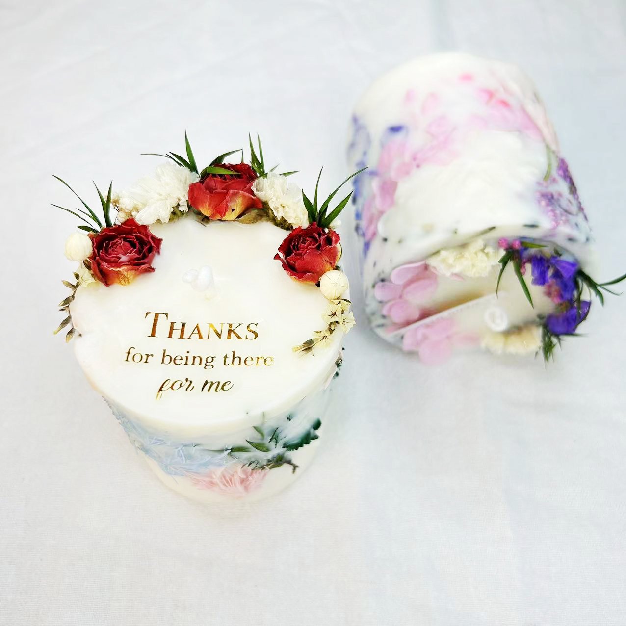 Luxurious romantic cylindrical scented candle with dried flowers for wedding Valentine's Day gifts