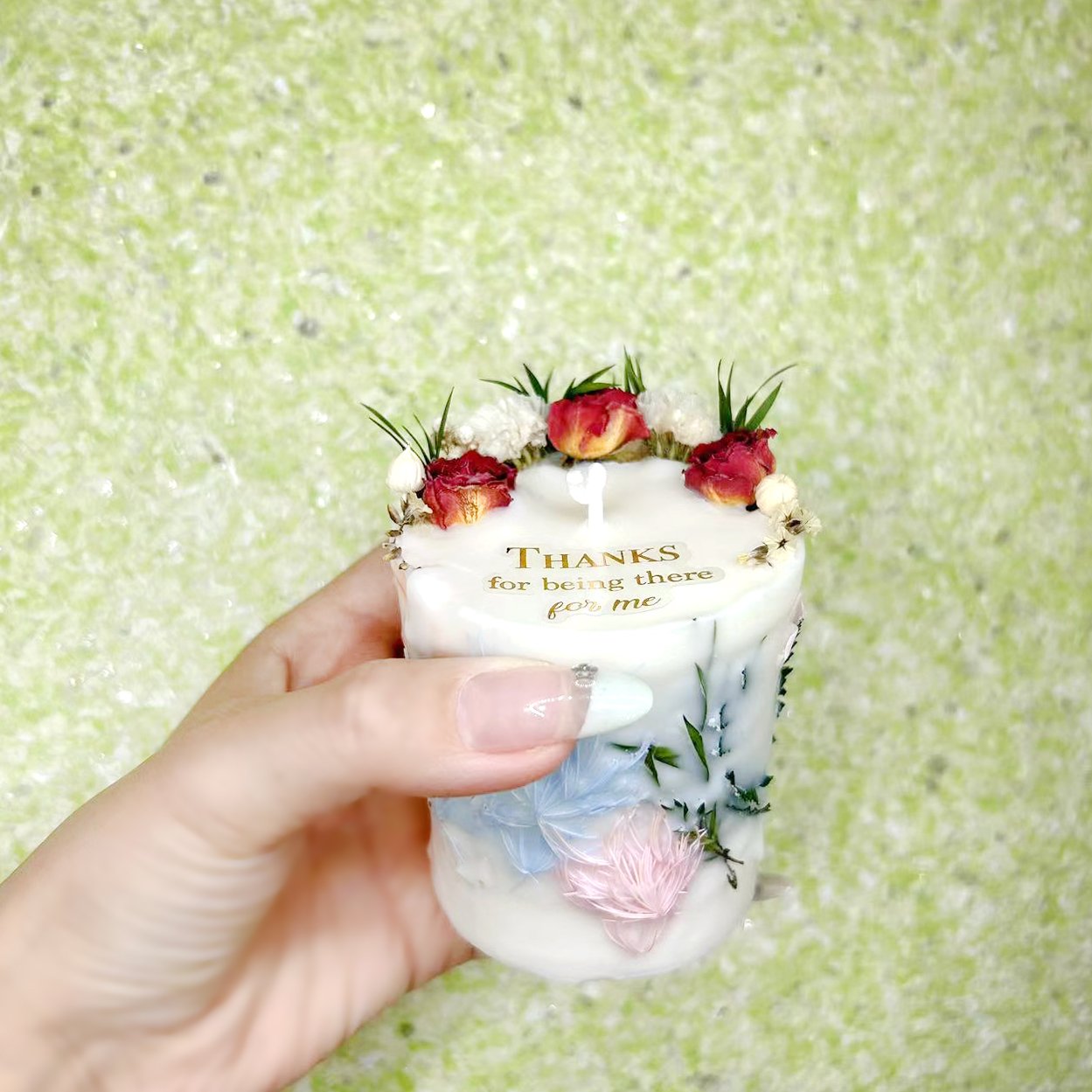Luxurious romantic cylindrical scented candle with dried flowers for wedding Valentine's Day gifts