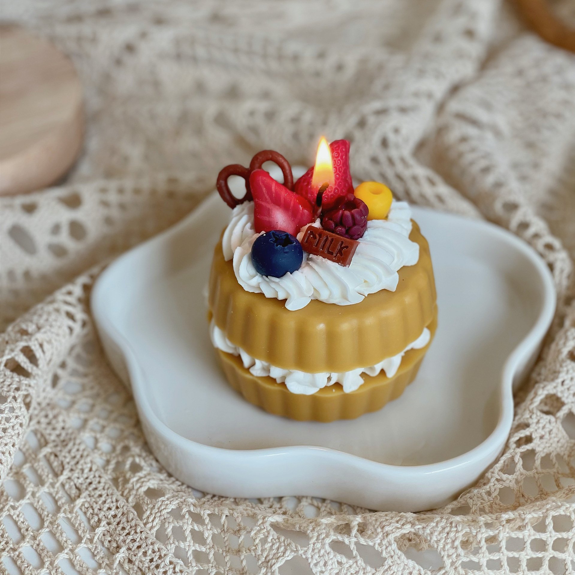 Perfect Home Decor Soy Wax Scented Candle in Cookie Shape for Holiday Celebrations like Valentine's Day Christmas Birthdays