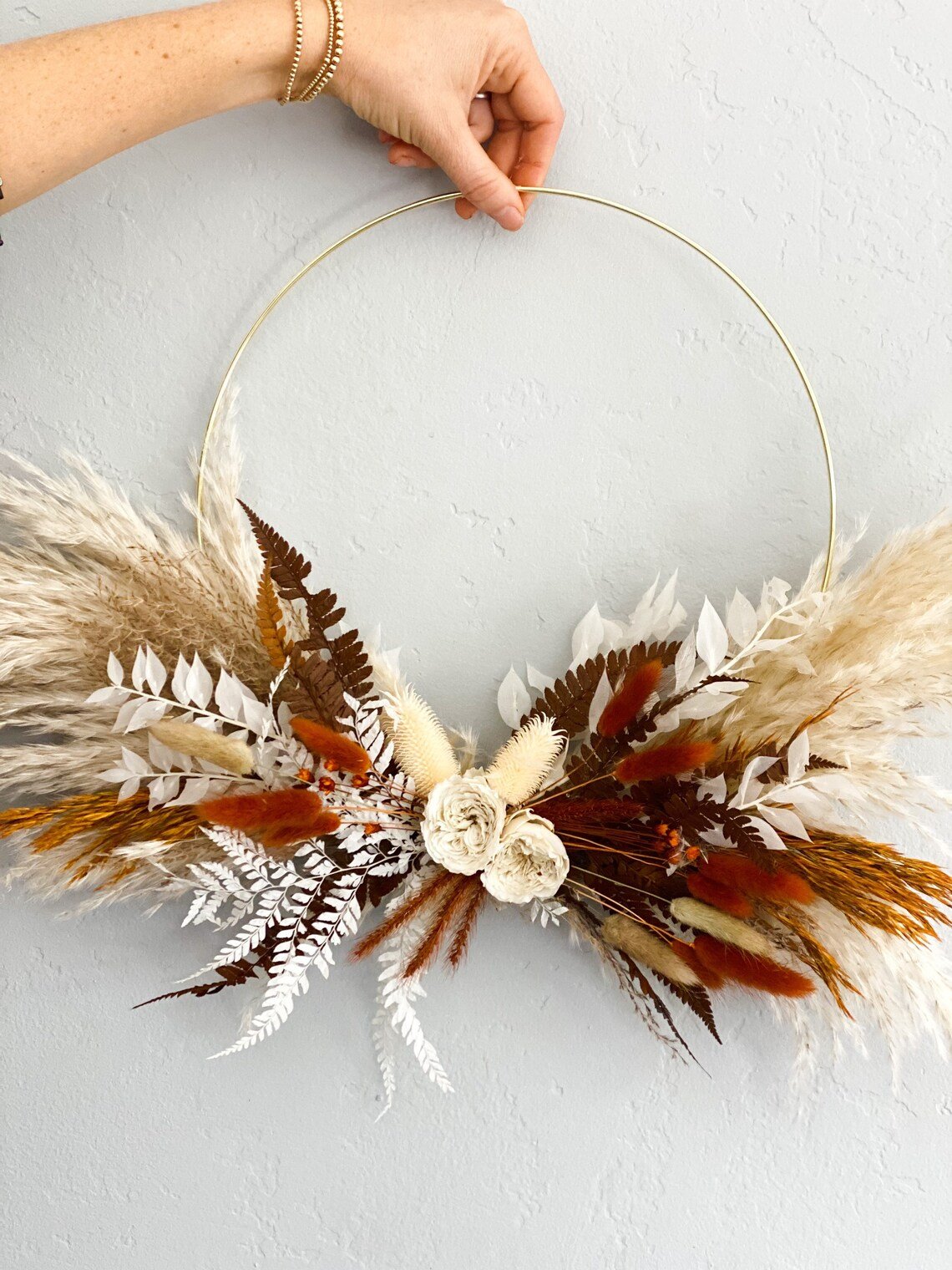 Top Popular Customization Style Real Dried Flowers Garland Decorative Wreaths Wall Decorations For Home
