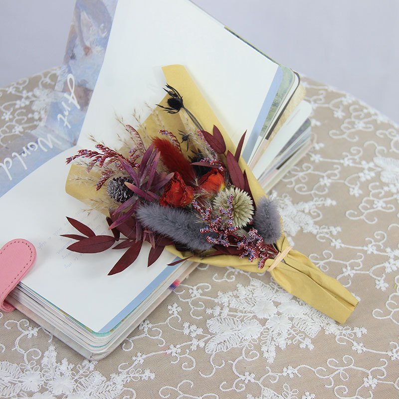 TC Wholesale Mini Dried Flowers Kraft Paper Wrapping Roses Bouquet With Gift Box Wedding Home Decor Small Bouquet