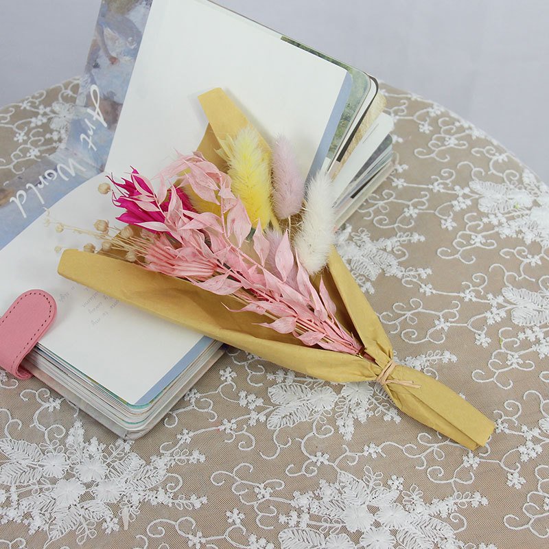 TC Wholesale Mini Dried Flowers Kraft Paper Wrapping Roses Bouquet With Gift Box Wedding Home Decor Small Bouquet