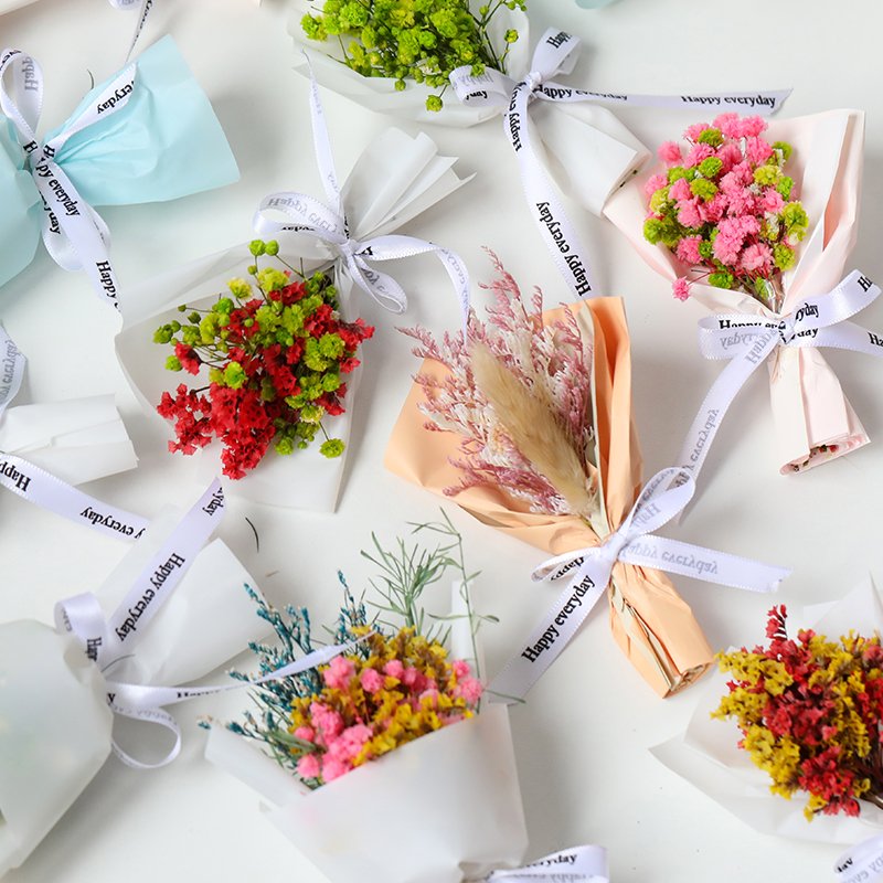 Wholesale colorful Mini Flower Bouquet Natural Small Mini Dried Flower Bouquet for Wedding Mother's Day Valentine's Gift