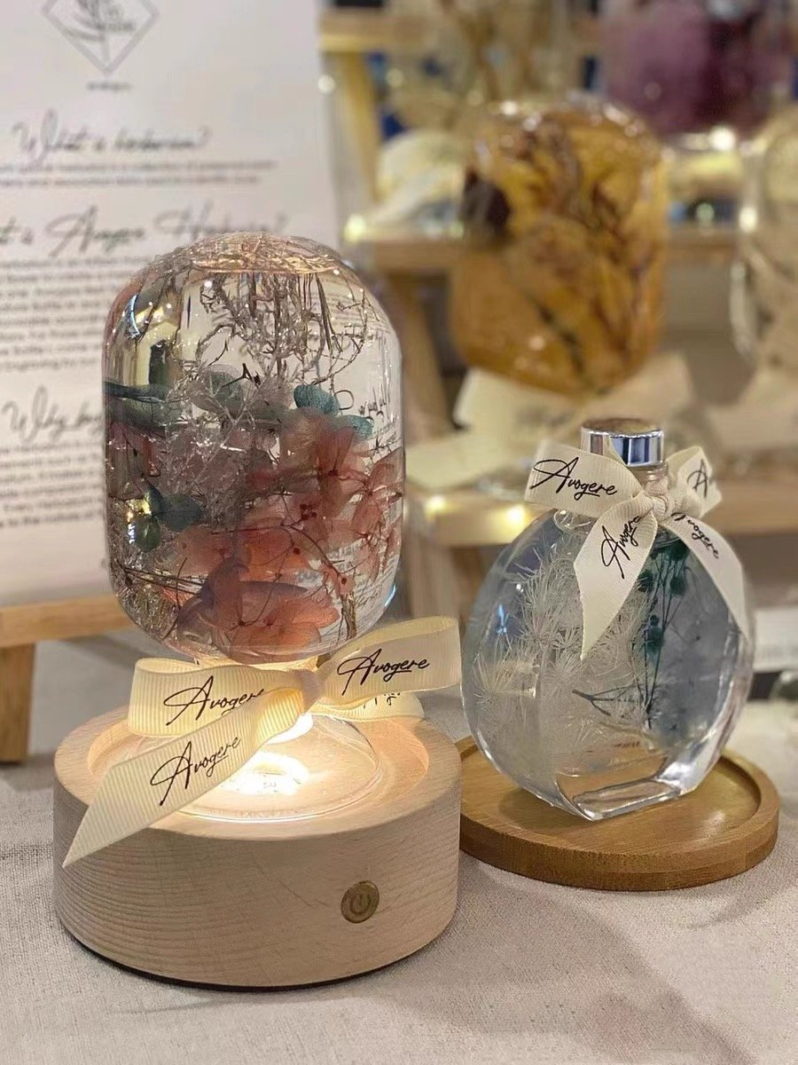 Wholesale novelty gifts resin crystal light preserved eternal real natural dried flowers floating herbarium oil bottle glass