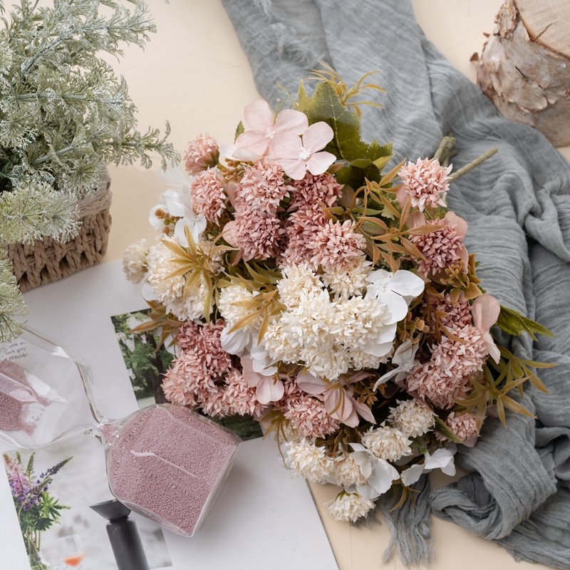 MW66003 Wholesales Artificial Fabric Ball Chrysanthemum Silk Dliac Plastic Plant Flower For Wedding Home Party Decoration