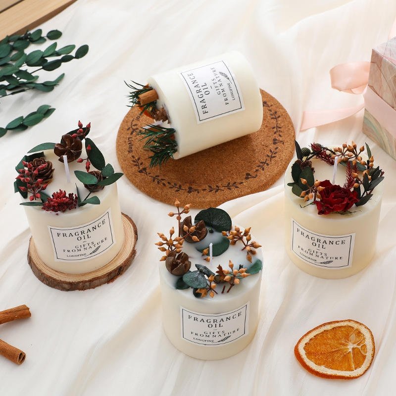 Wholesale Handmade Romantic Dried Flower Pillar Scented Candles Rose Soy Wax Wedding Gifts Home Decor