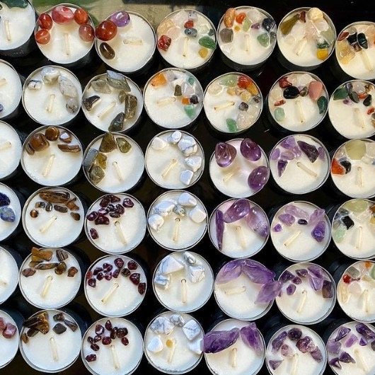Valentine Day Gift Unique White Iron Tin Jar Soy Wax Dried Flower Custom Healing Stone Chakra Crystal Scented Candle