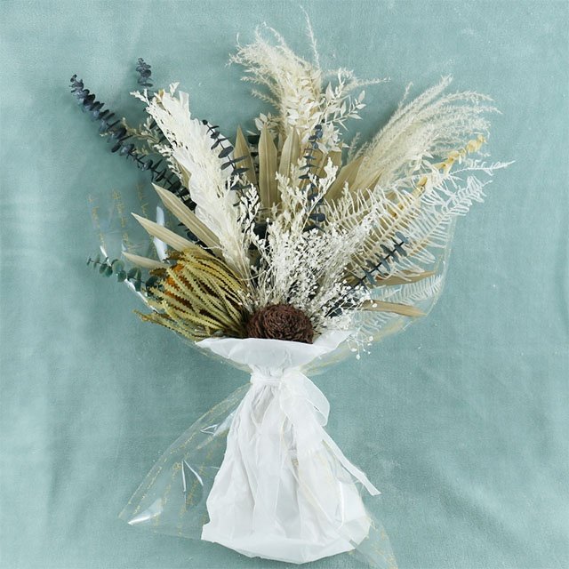 Hot Selling Customizable Dried Preserved Pampas Rose Bouquet Wholesale Decorative Flower Arrangement Graduations Halloween
