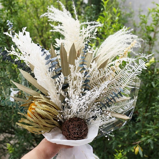Hot Selling Customizable Dried Preserved Pampas Rose Bouquet Wholesale Decorative Flower Arrangement Graduations Halloween