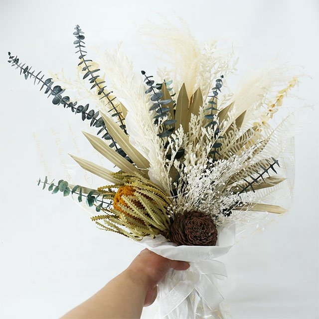 Hot Selling Customizable Dried Preserved Pampas Rose Bouquet Wholesale Decorative Flower Arrangement Graduations Halloween