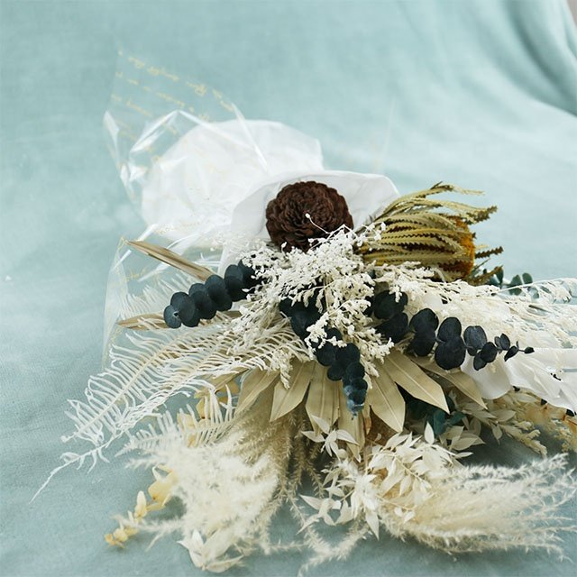 Hot Selling Customizable Dried Preserved Pampas Rose Bouquet Wholesale Decorative Flower Arrangement Graduations Halloween