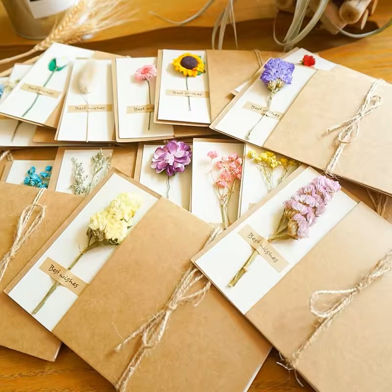 Kraft paper envelopes dried flowers decorated Thank You card Greeting Card Invitation Card