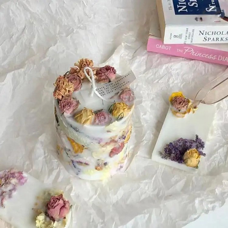 Romantic Handmade Dried flower pillar Scented candles Rose Soy Wax Wedding Gifts Home Decor