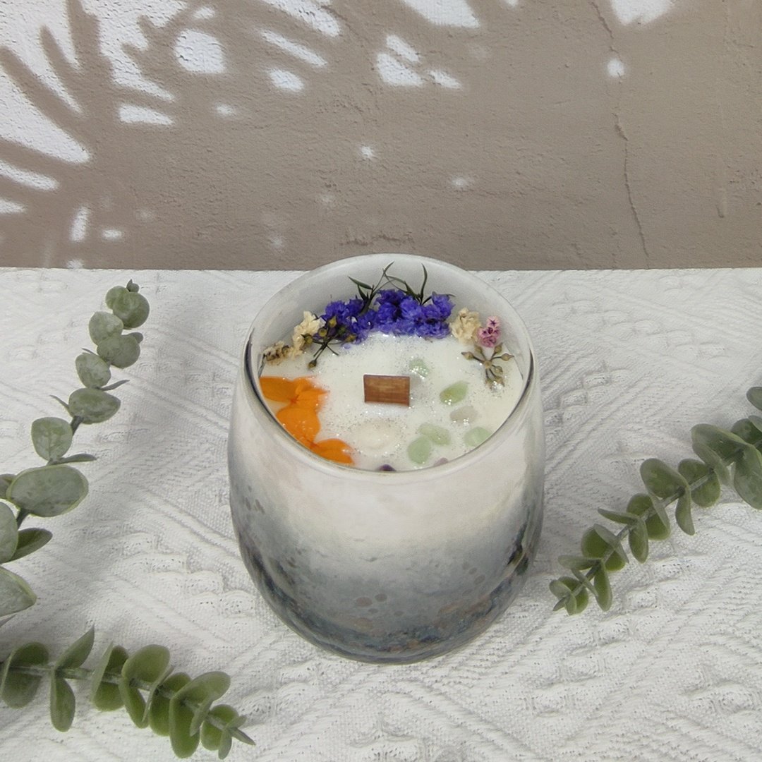 Custom luxury Flowers Aromatherapy Fragrance Crystal candles in hand make art glass jar