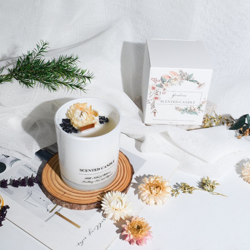 Wholesale Luxury Soy Wax 200g Romantic Dried Flower Long-lasting Plant Essential Oil Scented Candle