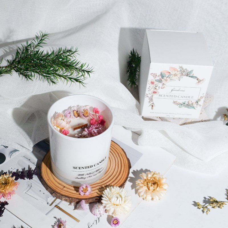 Wholesale Luxury Soy Wax 200g Romantic Dried Flower Long-lasting Plant Essential Oil Scented Candle